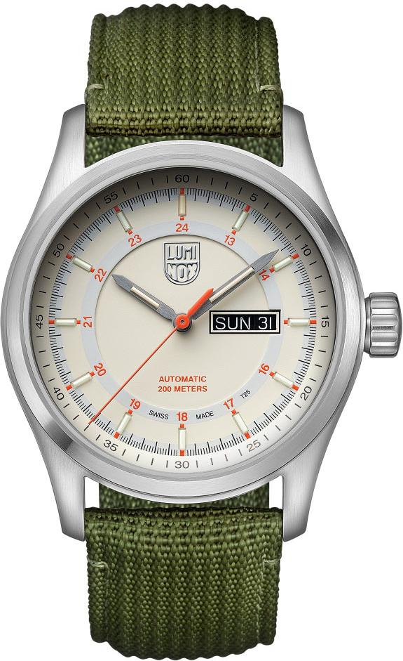 Luminox xl 1907 nf Atacama Field Automatic Herenhorloge 45mm met beige wijzerplaat, groene nylon band en dag-datum aanduiding. Swiss Made horloge voor heren, waterdicht tot 200 meter.