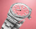 Oris Divers Sixty-Five Cotton Candy Unisex 01 733 7771 4058-07 8 19 18 horloge 38mm met roze wijzerplaat en roestvrijstalen band. Luxe dameshorloge in Swiss Made kwaliteit, perfect voor stijlbewuste dames en heren.