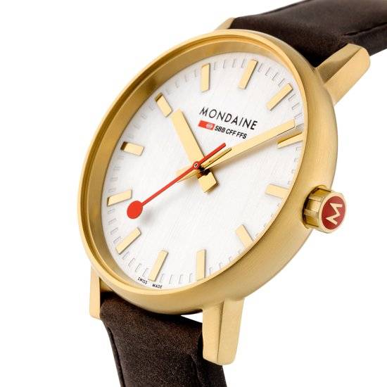 Detailweergave van de Mondaine EVO2 dameshorloge - Iconisch Zwitsers ontwerp met minimalistische wijzerplaat en rode secondewijzer.