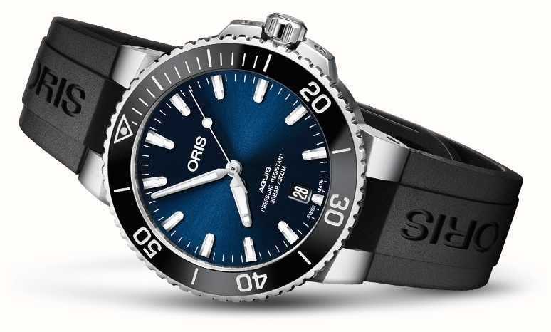 Oris Aquis Date Unisex horloge 39,5mm kopen met blauwe wijzerplaat en zwarte rubberen band. Swiss Made dames horloge voor elke gelegenheid.