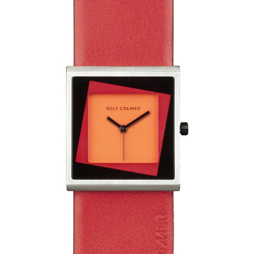 Rolf Cremer dameshorloge Yess 34mm met vierkante kast, oranje wijzerplaat en rood leren bandje. Trendy design voor moderne vrouwen.