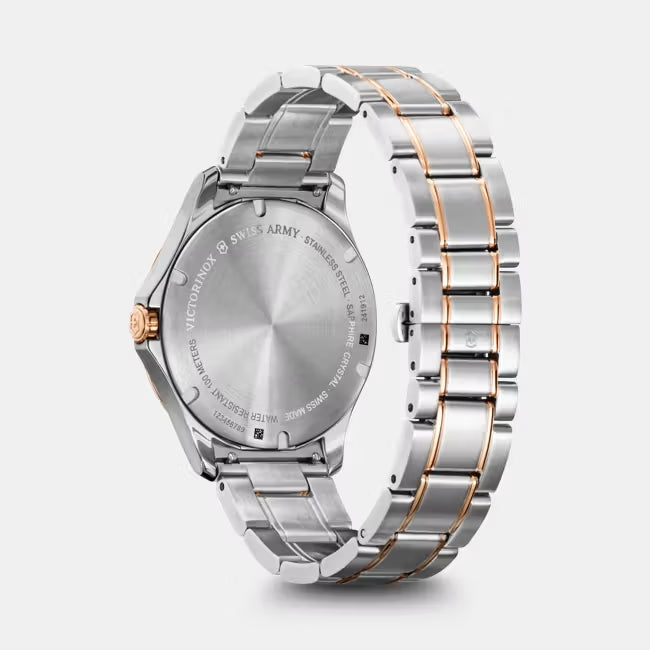 Achterzijde van de Victorinox Swiss Army Herenhorloge 30mm Alliance 241540 met roestvrijstalen band en roségouden accenten. Luxe Swiss Made horloge voor heren.