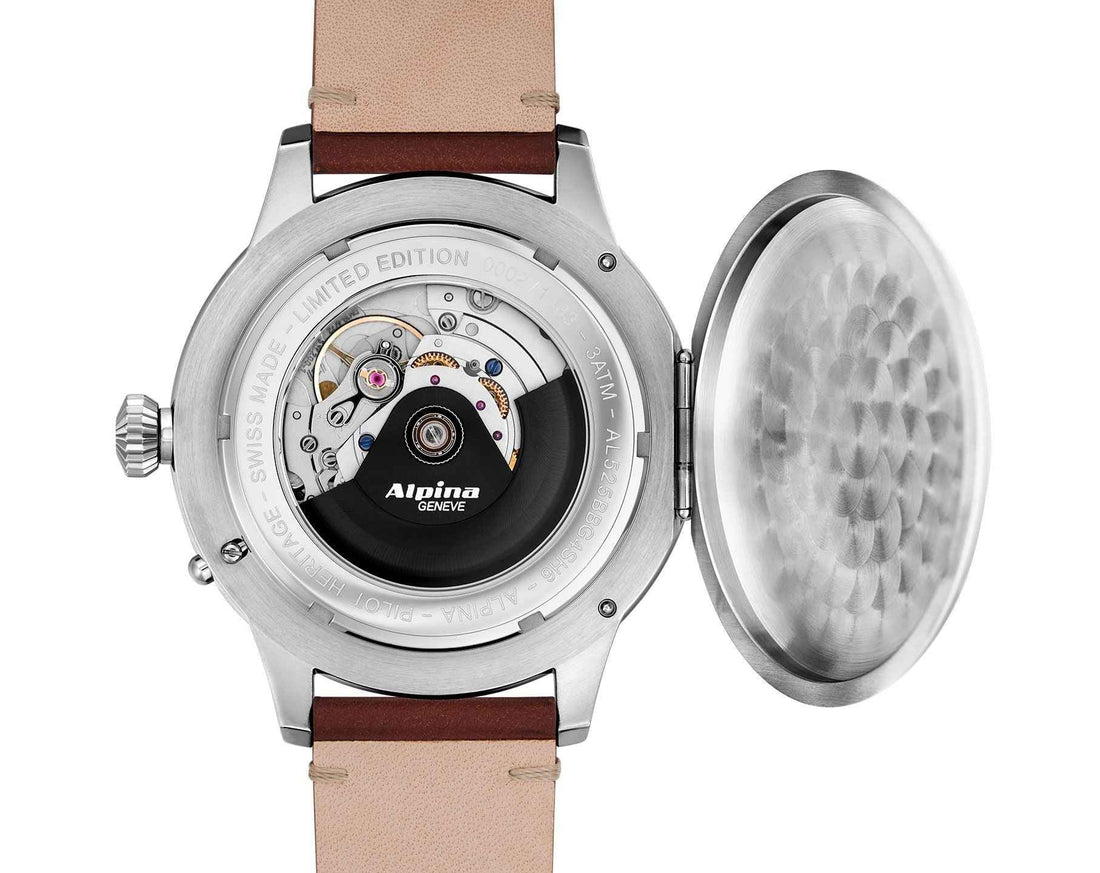 Alpina Startimer Herenhorloge 44mm Limited Edition met zwart wijzerplaat, bruine lederen band en Swiss Made precisie, ideaal voor heren.