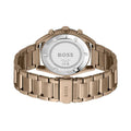 Achteraanzicht van de Hugo Boss Boss HB1514094 Top Chronograaf herenhorloge met goudkleurige roestvrijstalen schakelband. Luxe afwerking en BOSS-logo op de sluiting, perfect voor stijlvolle mannen.