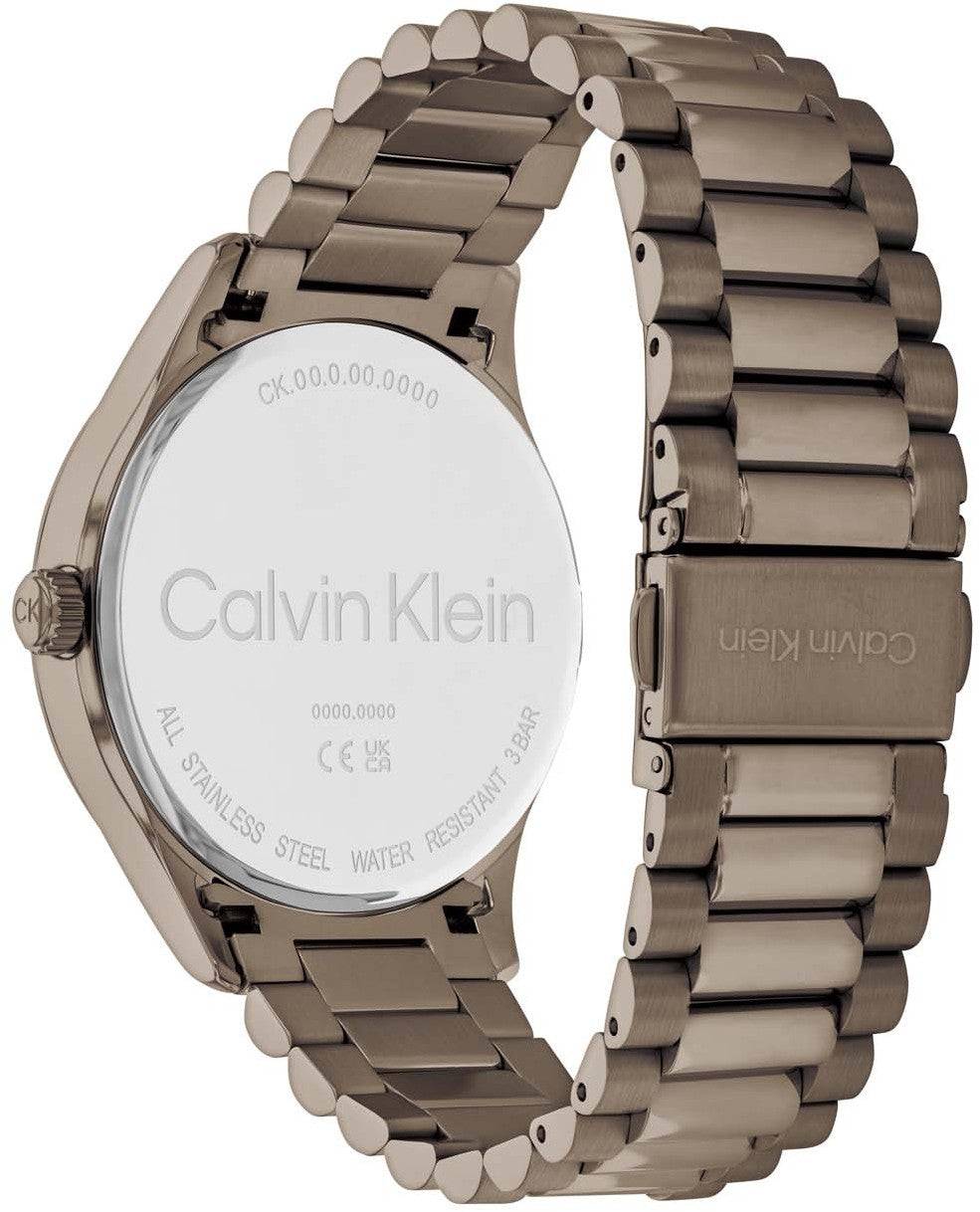 Calvin Klein Iconic CK25200228 Horloge 40mm met metalen schakelband en minimalistische bruine wijzerplaat. Swiss Made heren horloge voor dagelijks gebruik.
