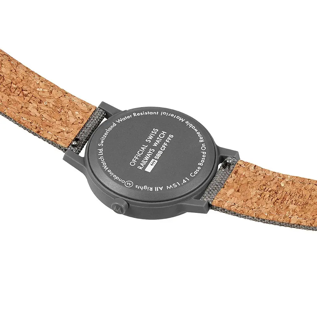 Achterzijde van de Mondaine Herenhorloge - 41mm MS141180LH uit de SBB Essence collectie met kurken horlogeband en Swiss Made gravure.