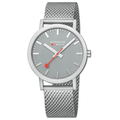 Mondaine Classic Spoorweg Horloge 40mm M660.30360.80SBJ met zilveren mesh band en grijze wijzerplaat, Swiss Made heren horloge met rood secondewijzer.