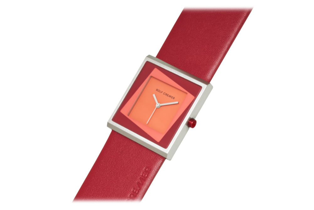 Dameshorloge Rolf Cremer Yess 34mm met vierkante oranje wijzerplaat en rood leren bandje. Modern design voor stijlvolle dames.