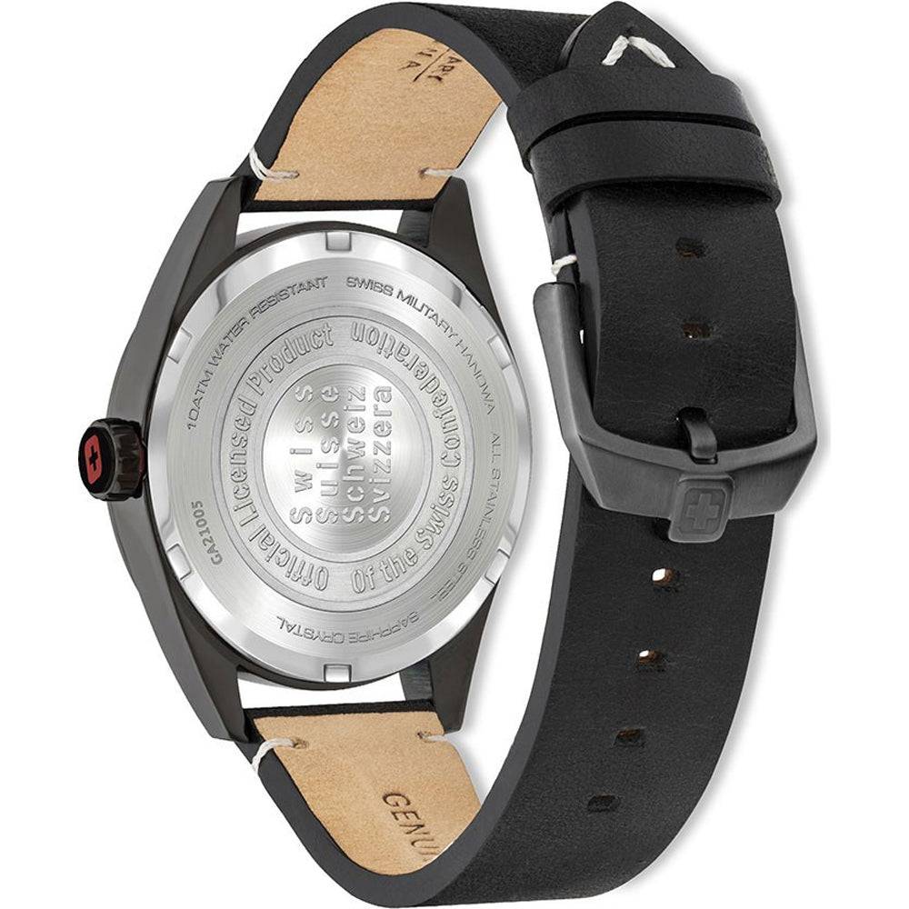 Achterkant van de Swiss Military Hanowa Carbon Peak 44mm horloge met zwart leren bandje en roestvrijstalen kast. Swiss Made herenhorloge met gravure.
