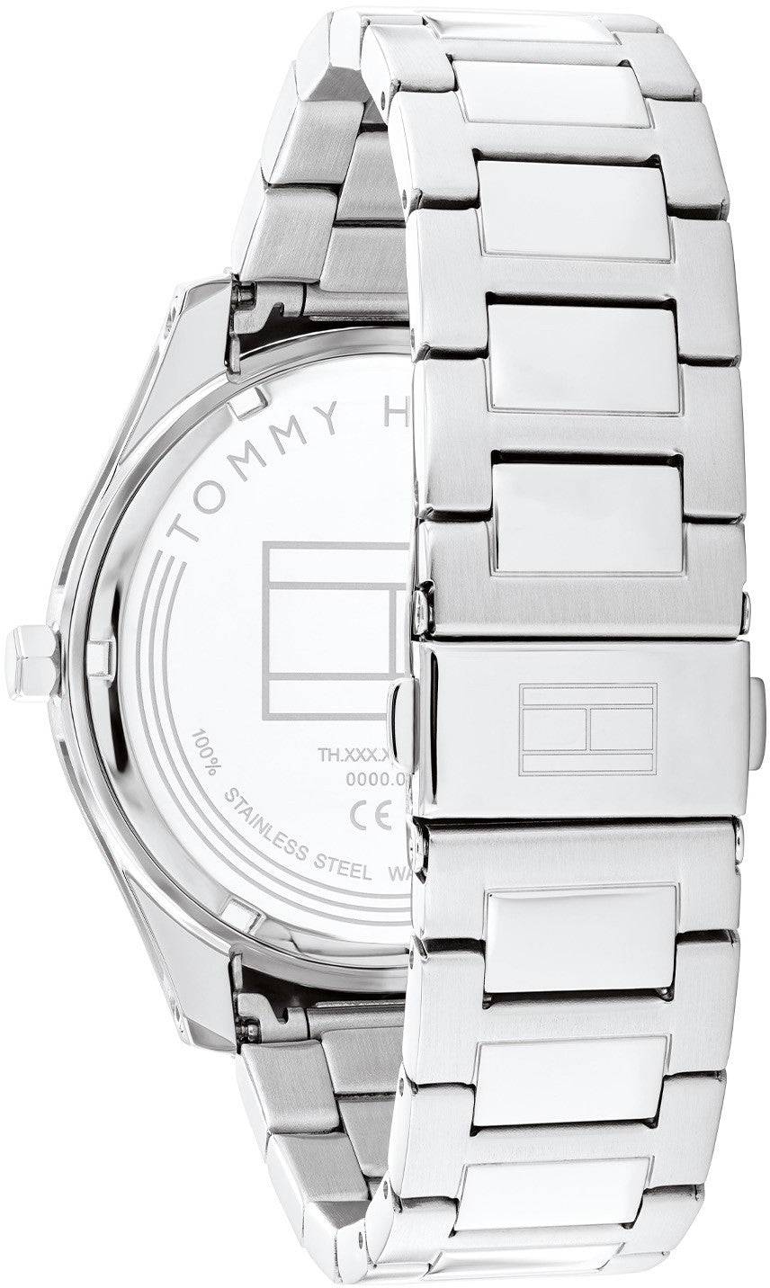 Achterkant van de Tommy Hilfiger TH1710541 herenhorloge 43mm met roestvrijstalen schakelband en gegraveerd logo. Luxe accessoire voor herenmode.