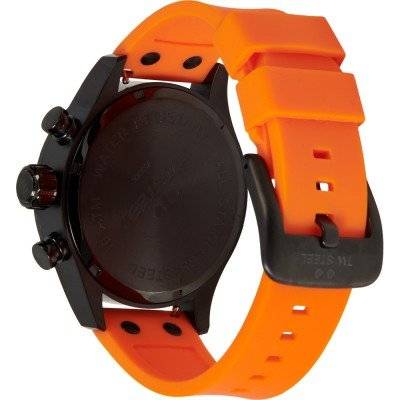 TW Steel VS124 Horloge 45mm met oranje siliconen band, zwarte kast en chronograaf wijzerplaat met blauwe en oranje accenten. Stijlvol herenhorloge voor sportieve gelegenheden.
