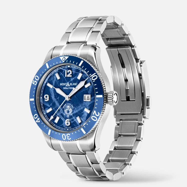 Montblanc 1858 Iced Sea Automatic Date ref: 129369 herenhorloge 41mm met blauwe wijzerplaat en roestvrijstalen band. Swiss Made duikhorloge, stijlvol en functioneel.