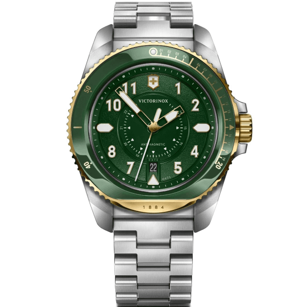 Victorinox Herenhorloge 242012 met groene wijzerplaat, goudkleurige bezel en 43mm roestvrijstalen band, waterdicht tot 20 ATM.