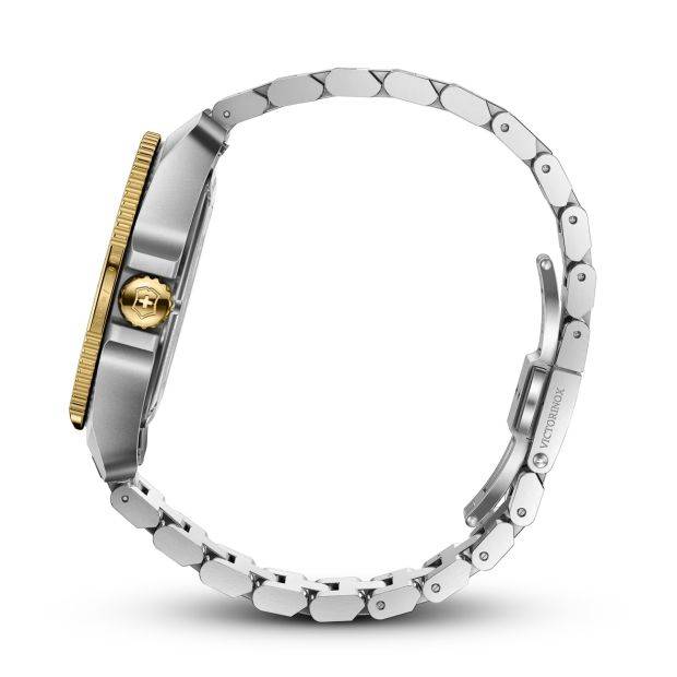 Zijaanzicht van Victorinox Herenhorloge 242012 met 43mm kast en 20 ATM waterbestendigheid, roestvrijstalen band en goudkleurige bezel.